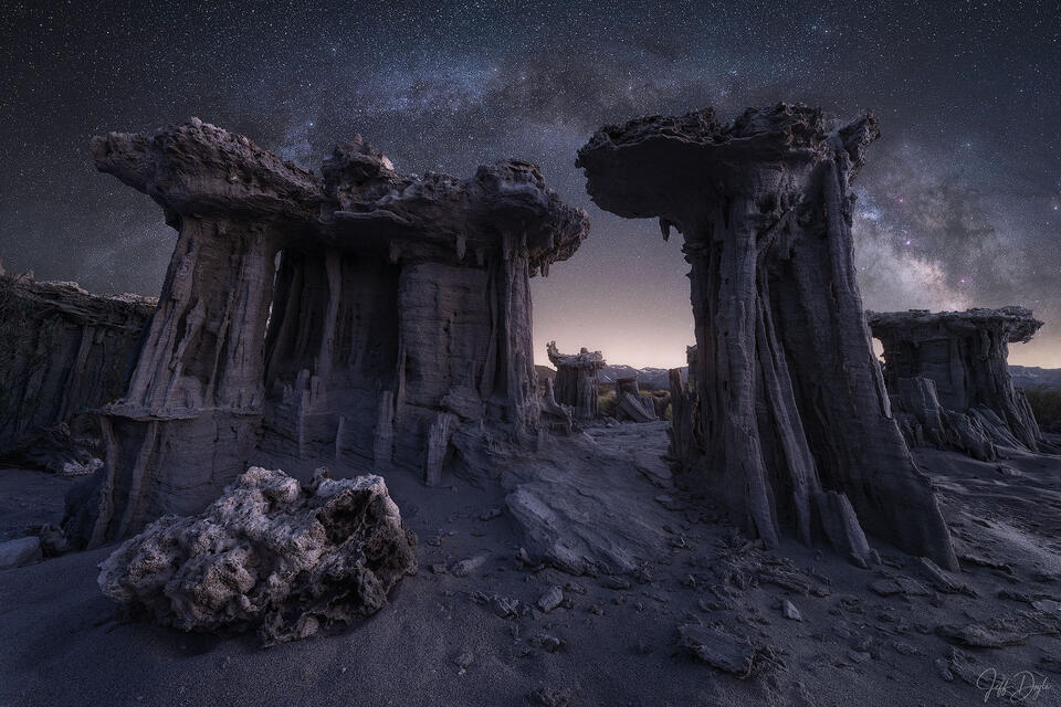 Mono Lake Tufa Towers at Night – Alien Rock Formations Beneath the Milky Way