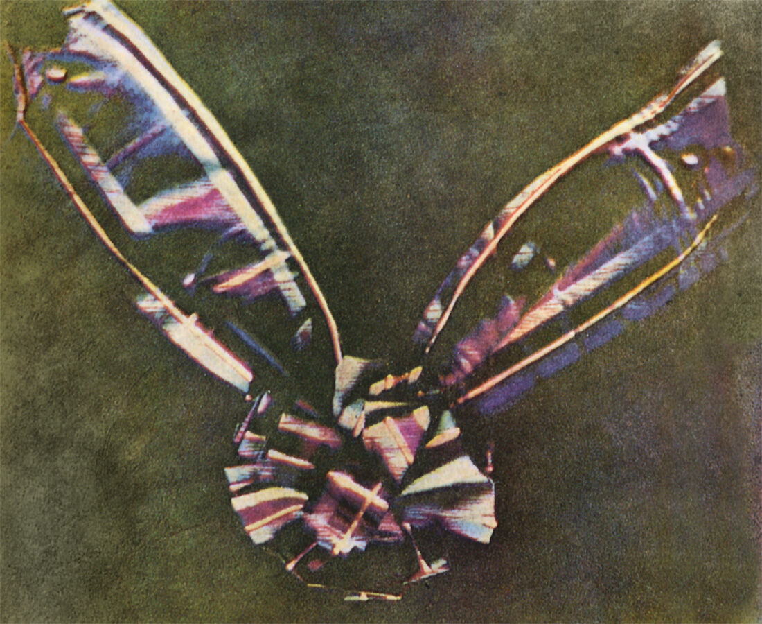 1861 tartan ribbon color photograph created by Thomas Sutton using James Clerk Maxwell's three-color method.